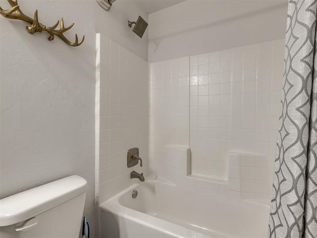 19628 Brookville Drive, Edmond, OK 73012