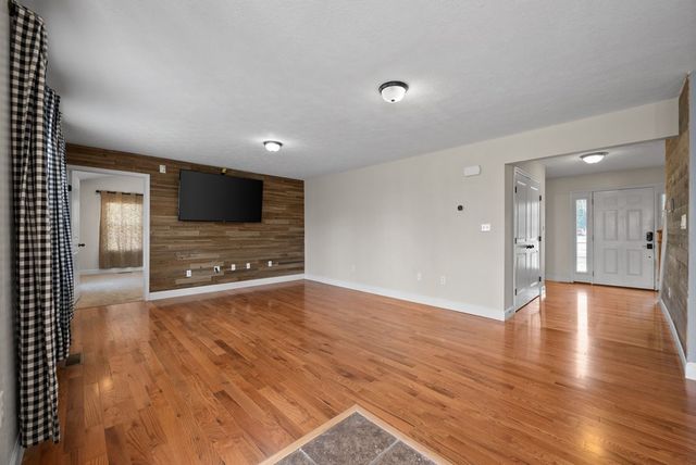 6603 Greenville Rd, Hopkinsville, KY 42240