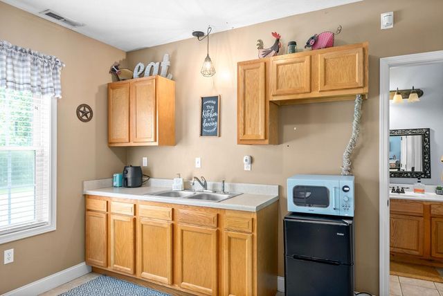 6603 Greenville Rd, Hopkinsville, KY 42240