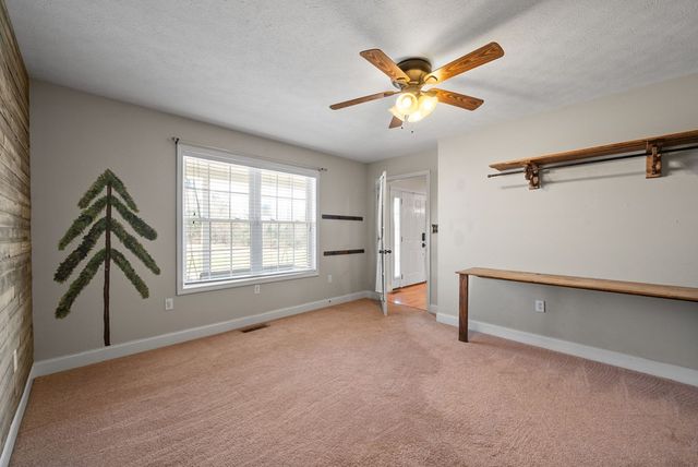 6603 Greenville Rd, Hopkinsville, KY 42240