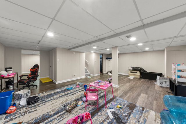 1620 Lucylle Avenue, St. Charles, IL 60174