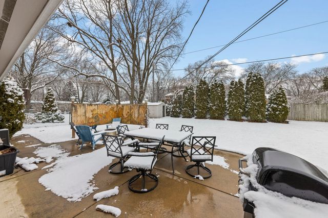 1620 Lucylle Avenue, St. Charles, IL 60174