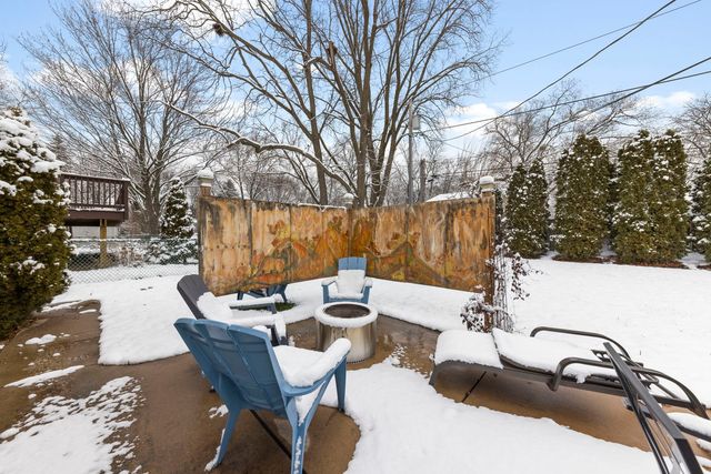 1620 Lucylle Avenue, St. Charles, IL 60174