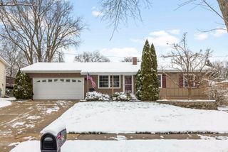 1620 Lucylle Avenue, St. Charles, IL 60174