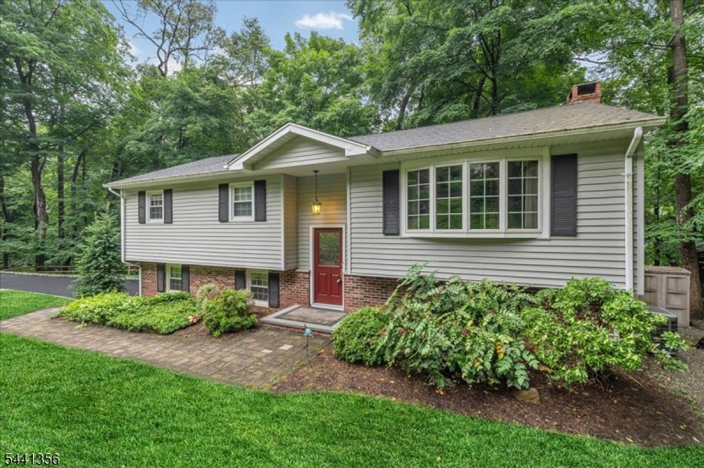 72 Smokey Ridge Rd, Ringwood Boro, NJ 07456 — photo 2