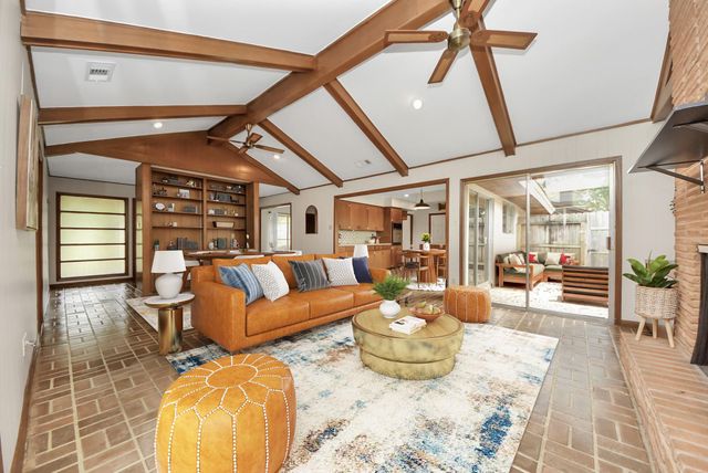 823 Timber Cove Drive, Seabrook, TX 77586