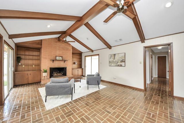 823 Timber Cove Drive, Seabrook, TX 77586