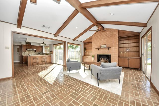 823 Timber Cove Drive, Seabrook, TX 77586