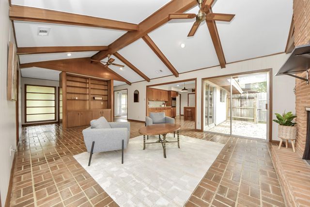 823 Timber Cove Drive, Seabrook, TX 77586