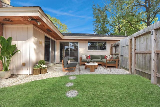 823 Timber Cove Drive, Seabrook, TX 77586