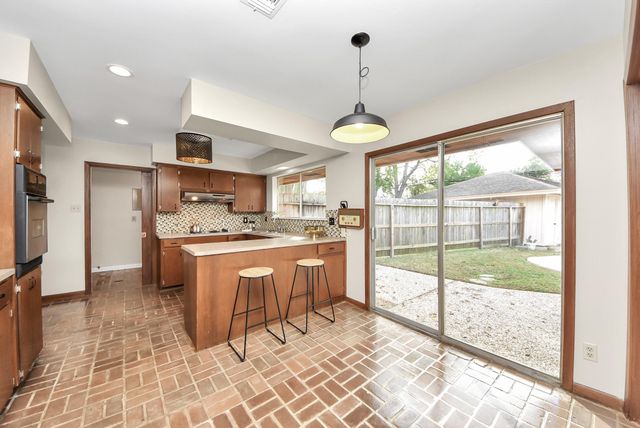 823 Timber Cove Drive, Seabrook, TX 77586