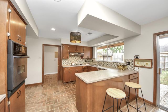 823 Timber Cove Drive, Seabrook, TX 77586