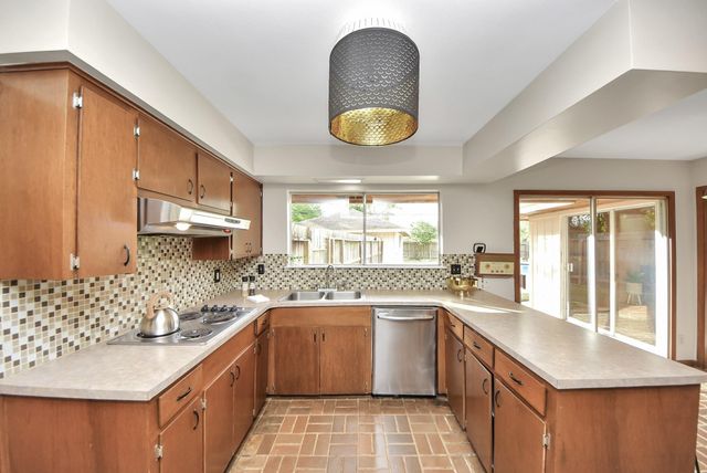 823 Timber Cove Drive, Seabrook, TX 77586