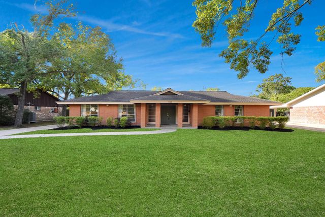 823 Timber Cove Drive, Seabrook, TX 77586