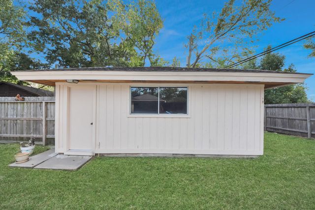 823 Timber Cove Drive, Seabrook, TX 77586