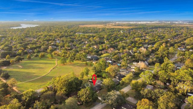 823 Timber Cove Drive, Seabrook, TX 77586