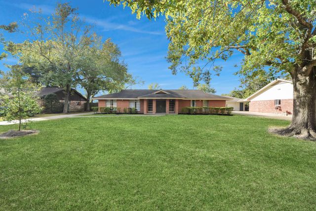 823 Timber Cove Drive, Seabrook, TX 77586