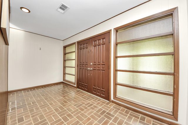 823 Timber Cove Drive, Seabrook, TX 77586