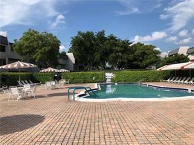 7877 Golf Circle Drive 211, Margate, FL 33063