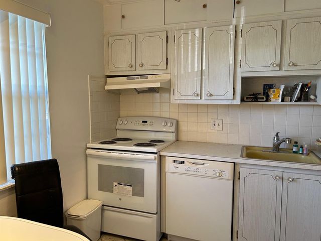 7877 Golf Circle Drive 211, Margate, FL 33063