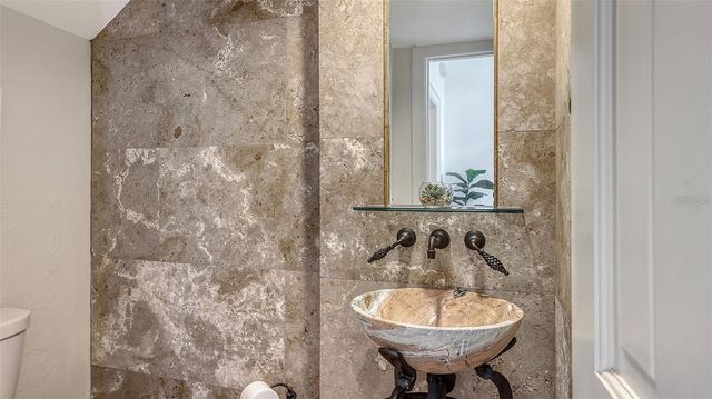 33 BISHOPS COURT ROAD 118, Osprey, FL 34229