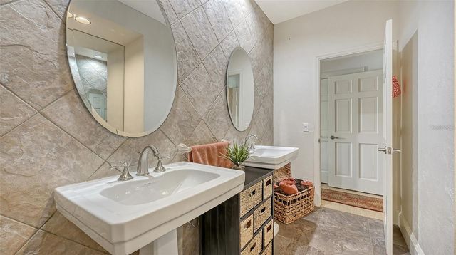 33 BISHOPS COURT ROAD 118, Osprey, FL 34229