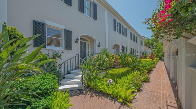 33 BISHOPS COURT ROAD 118, Osprey, FL 34229