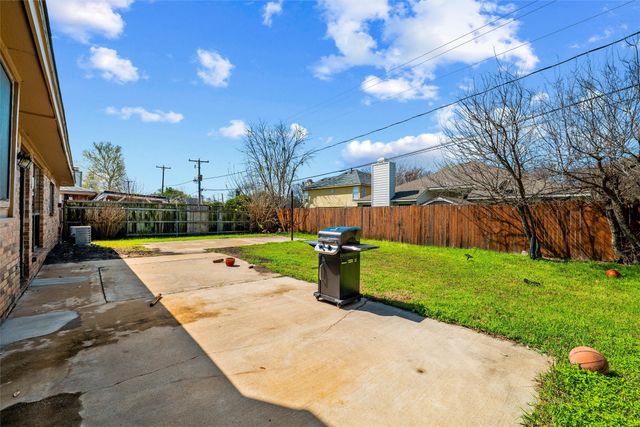 4238 Emerson Drive, Grand Prairie, TX 75052