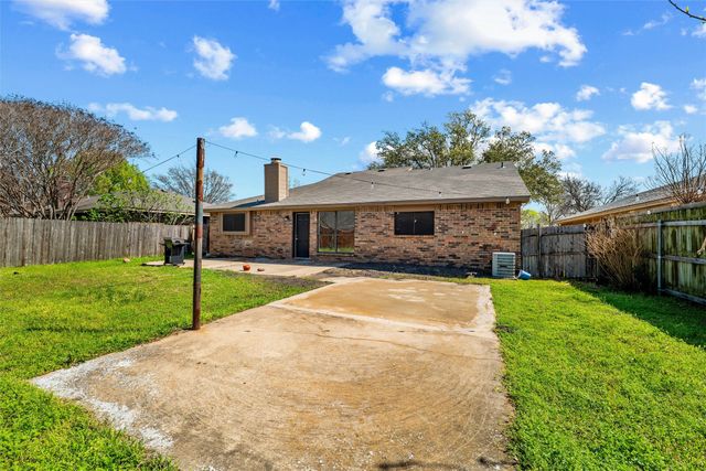 4238 Emerson Drive, Grand Prairie, TX 75052