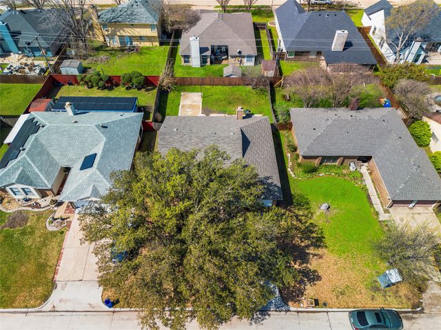 4238 Emerson Drive, Grand Prairie, TX 75052
