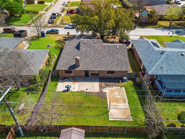 4238 Emerson Drive, Grand Prairie, TX 75052