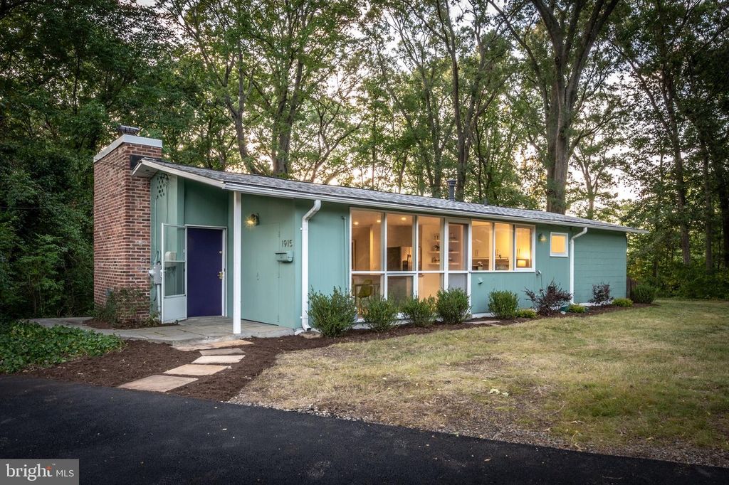 1915 MARTHAS RD, Alexandria, VA 22307