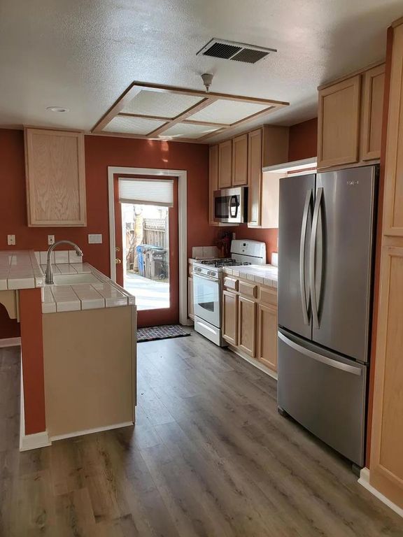 Image 7 of property listing at 106 Village Circle, Santa Cruz, CA 95060