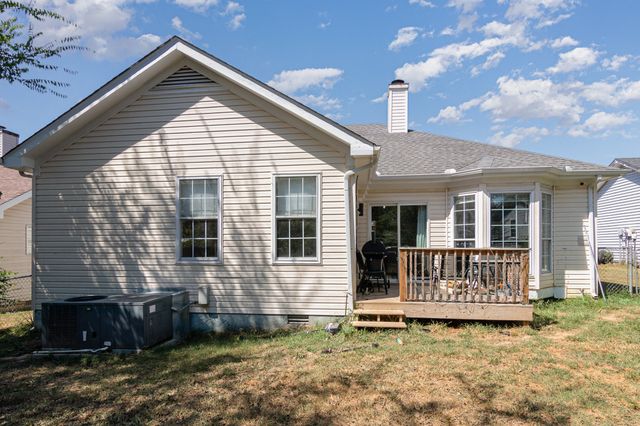 96 Grassmire Dr, Clarksville, TN 37042