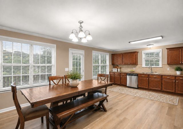 160 Lena Loop, Burns, TN 37029