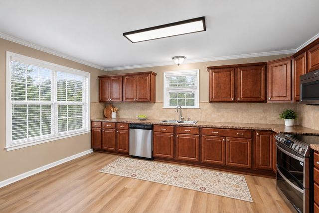 160 Lena Loop, Burns, TN 37029