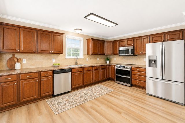 160 Lena Loop, Burns, TN 37029