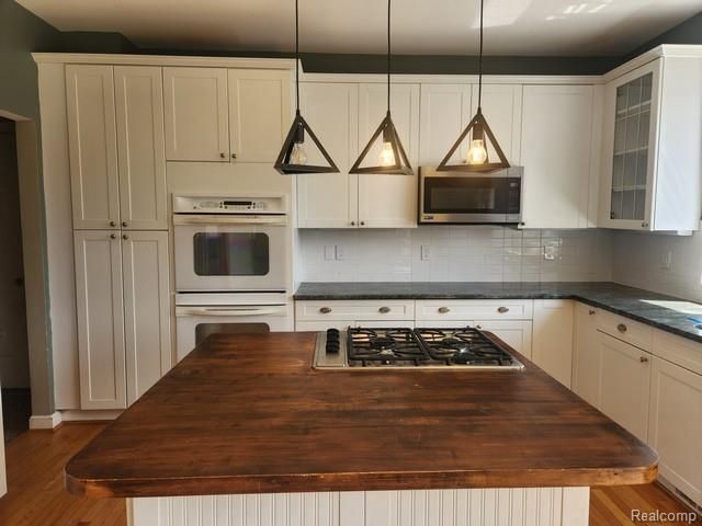 481 Overlook Drive, Oxford Charter Township, MI 48371