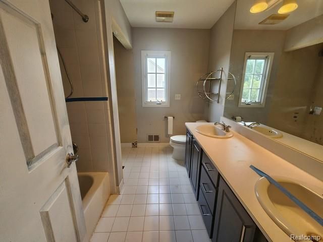 481 Overlook Drive, Oxford Charter Township, MI 48371