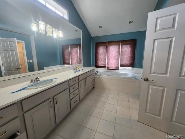 481 Overlook Drive, Oxford Charter Township, MI 48371