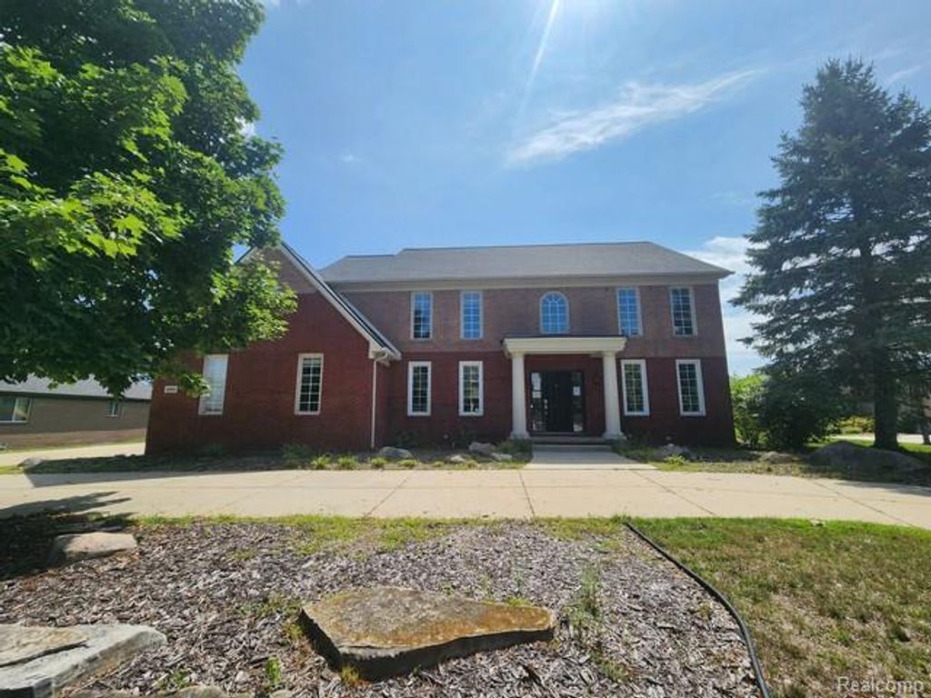 481 Overlook Drive, Oxford Charter Township, MI 48371