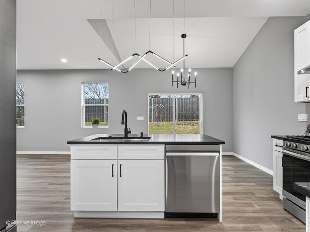 1390 N Merrimac Lane, Hanover Park, IL 60133