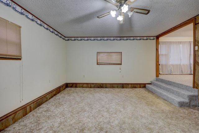 1302 Robertson Avenue, Carthage, MO 64836