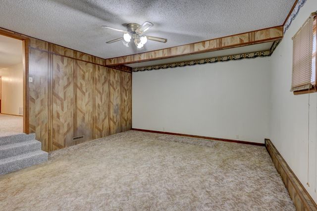 1302 Robertson Avenue, Carthage, MO 64836