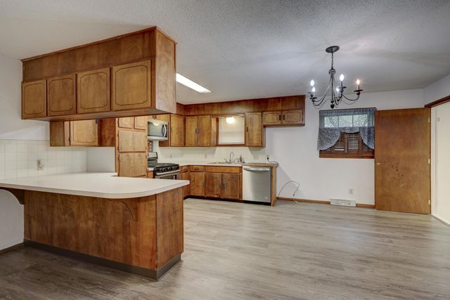 1302 Robertson Avenue, Carthage, MO 64836