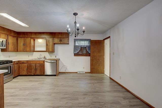 1302 Robertson Avenue, Carthage, MO 64836