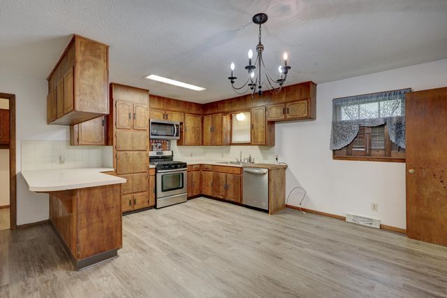 1302 Robertson Avenue, Carthage, MO 64836