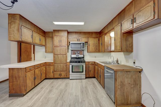 1302 Robertson Avenue, Carthage, MO 64836