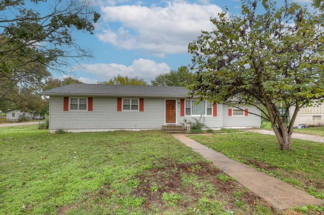 1302 Robertson Avenue, Carthage, MO 64836