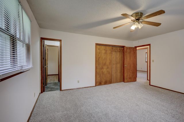 1302 Robertson Avenue, Carthage, MO 64836